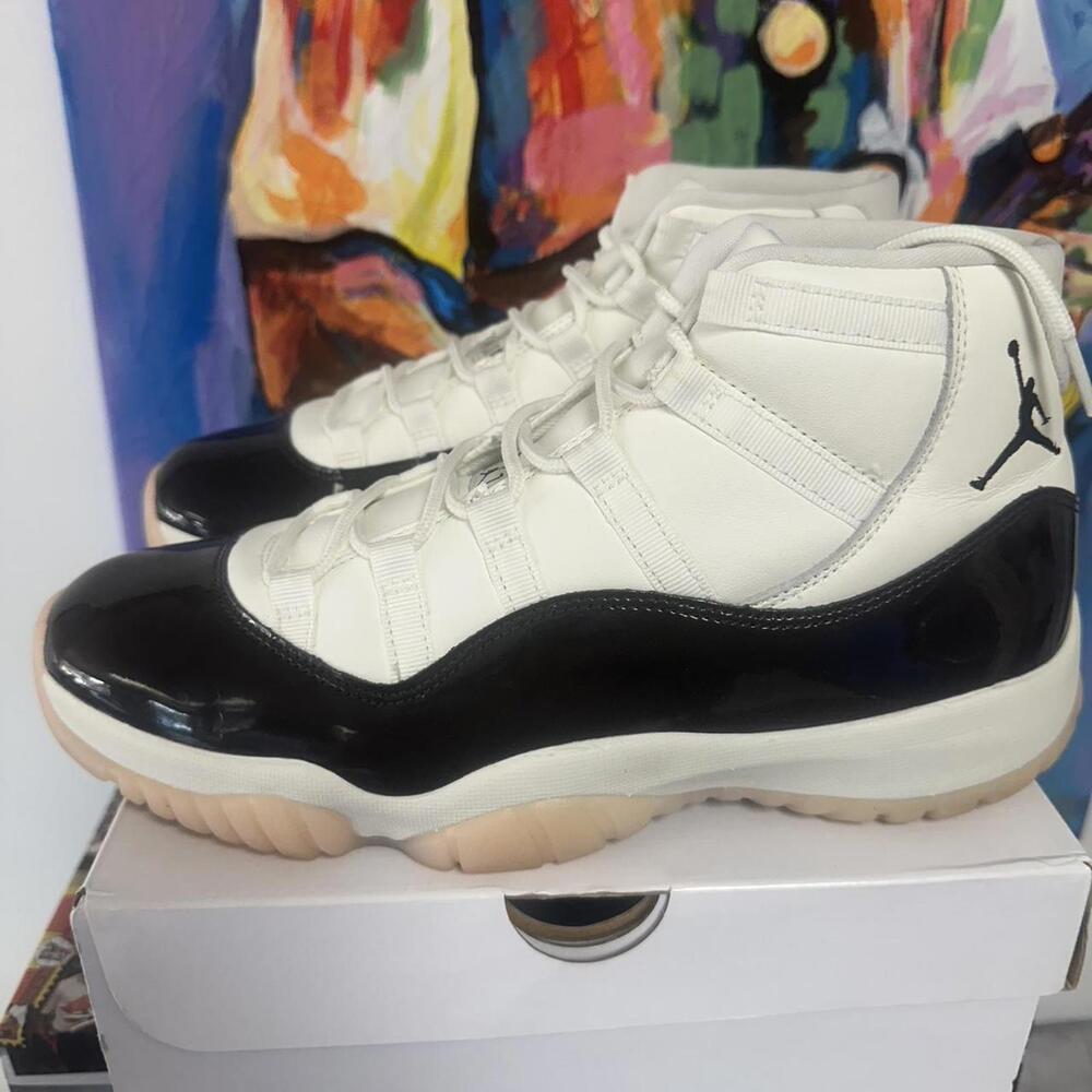WOMANS AIR JORDON 11 RETRO